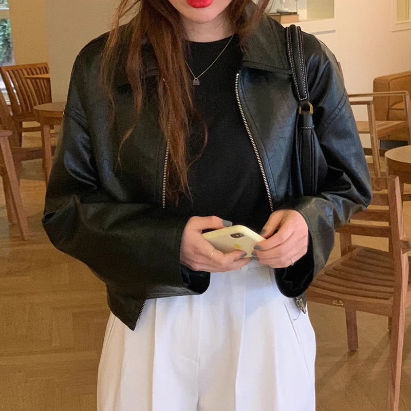 アウター ジャケット レザージャケット 長袖 襟付き 前開き ファスナー ショート丈 かわいい 大人可愛い きれいめ シンプル 上品 おしゃれ かっこいい カジュアル レトロ こなれ感 個性的 主役級