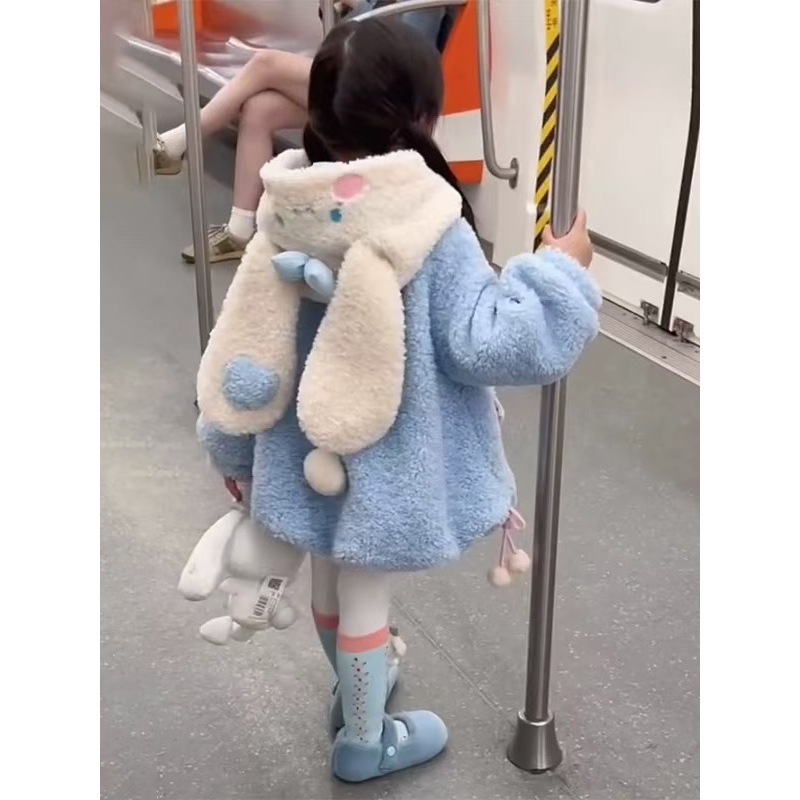 女の子用ウールセーターコート秋と冬小さな女の子のシナモンドッグプラスベルベットの厚手の綿トップス中型と大型の子供用コート