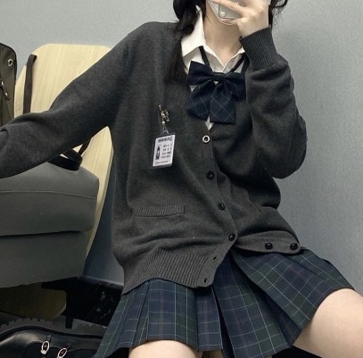 学生風 モテコーデ トップス セーター カーディガン 袖あり 長袖 萌袖 Vネック 前開き かわいい 可愛い シンプル カジュアル おしゃれ お洒落 レトロ 可愛い 女子 こなれ感