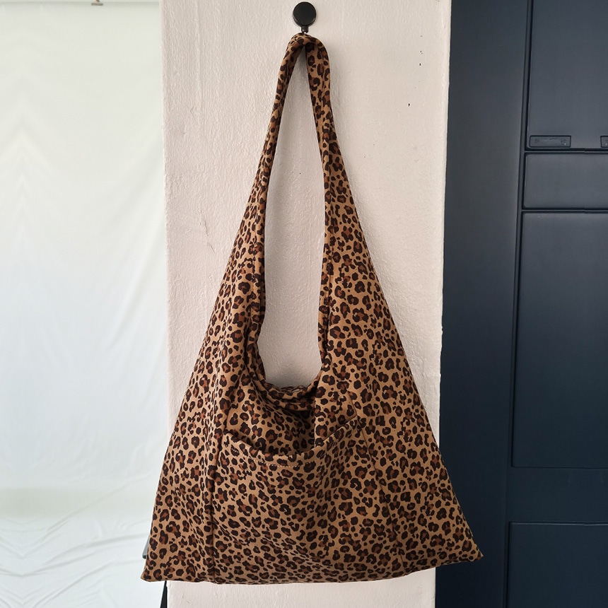 ローメン ヒョウ柄 ショルダーバッグ 4,752円