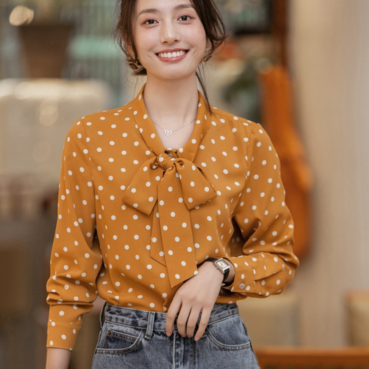 トップス シャツ レディース リボンタイ Vネック ストレート レトロ 袖あり 襟あり セクシー かわいい 大人可愛い きれいめ 大人 おしゃれ お洒落 大人女子 こなれ感 上品 エレガント とろみ感