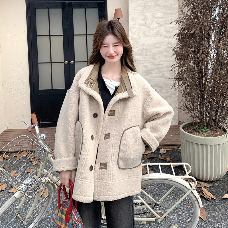 両面にスエード毛皮一体ラム毛皮のコート2024新型厚手小柄機関車綿入れ