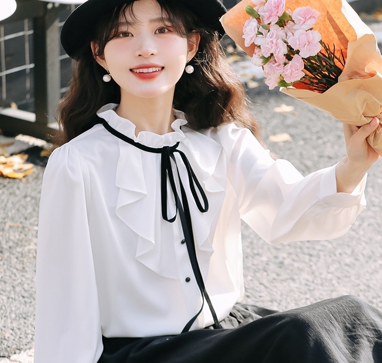 レトロ風 モテコーデ トップス シャツ ブラウス 白シャツ 袖あり 長袖 ボリューム袖 フリル リボン ボタン かわいい 可愛い シンプル カジュアル 上品 おしゃれ お洒落 かっこいい