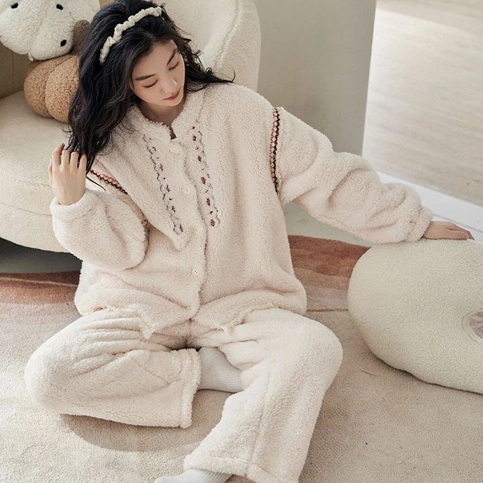パジャマ レディース ルームウェア 上下セット 裏起毛 暖かい 冬 長袖 セットアップ 部屋着 前開き 厚手 大きいサイズ 保暖 防寒 おしゃれ 可愛い 寝間着 寝巻き 婦人 女性用 彼女 妻 旅行 5,525円