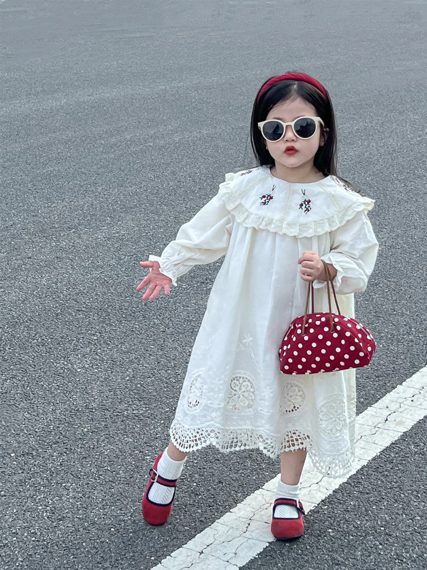 女の子の秋服 刺繍花レース透かし彫り大襟ロングプリンセスワンピース