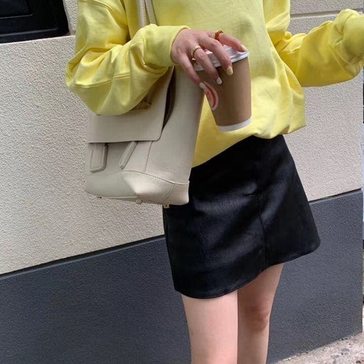 スカート ボトムス フェイクレザー ミニスカート タイト ポケット カーキ 裏地付き 台形スカート