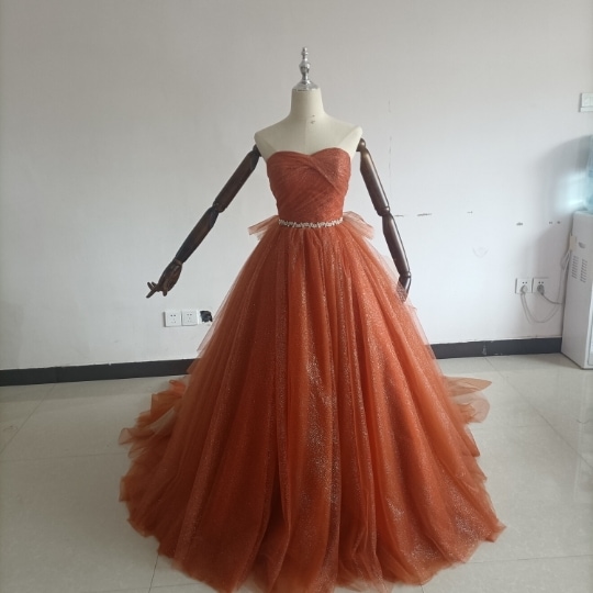 カラードレス 茶色テラコッタ 柔らかく重ねたチュールスカート 挙式