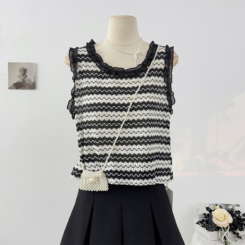 【1点ご購入 で10点プレゼントいたします】キクラゲレースのパッチワークカラーストライプ丸首ノースリーブタンクトップ女性夏2025デザイン感透かし彫り減齢トップス