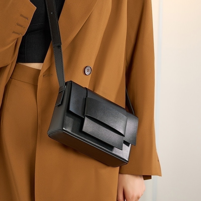 バックパック 母の日 2025人気新作ショルダーバッグレディースカバン韓国ファッショントートバック柔らかい本革スマホポーチブラック合わせやすい