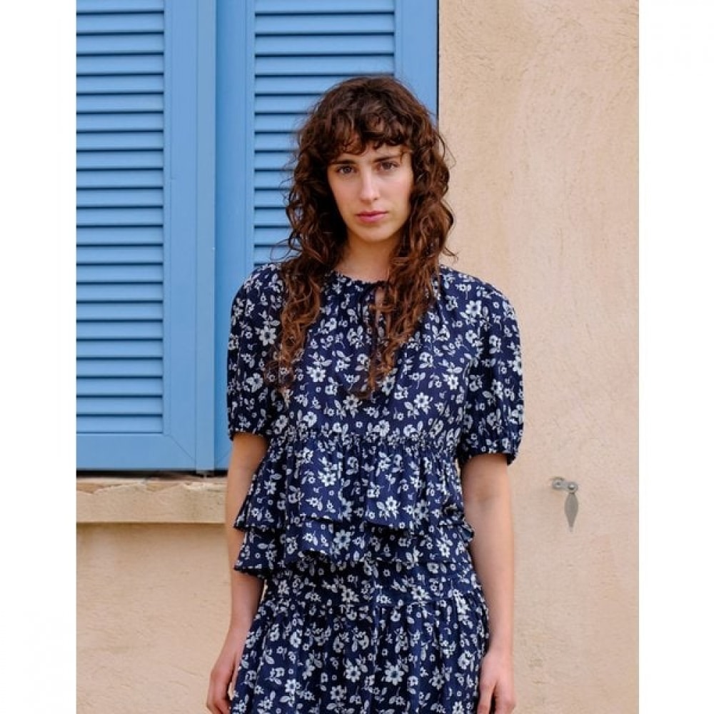 [25SS] フラワーフリートブラウスネイビー HSSH5B306N2