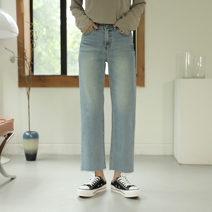 [韓国ファッション] 隠しウエストゴム クロップド丈 カットオフストレートデニムパンツ