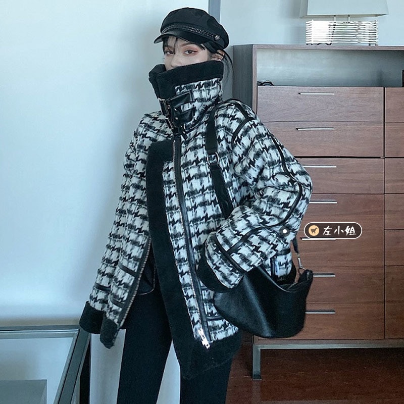 2023年冬の新しいレトロな香港風味のラムウールコート日本の揚げストリートジャケット機関車の格子縞の綿のコート綿のコートの女性