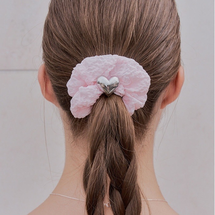 ビリー月着用plum heart scrunchie/韓国の人気ブランド 韓国正規品 韓国の人気商品 韓国ファッション 韓国ジュエリー デイリーアクセサリー SNSで人気 韓国ファッション 韓国