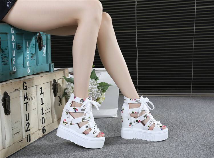 厚底サンダル レディース レースアップ 花柄 ウエッジソール 美脚 脚長 PU 大人可愛い モテ カジュアル おしゃれ きれいめ 個性的 春 夏 デート お出かけ 白 黒 22cm-24.5cm