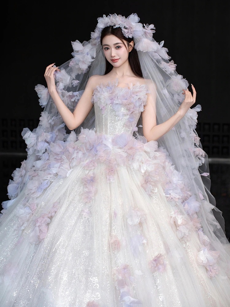 ウェディングドレス2025メインヤーン高品質の質感軽い美しい色の花びらチューブトップシンプルで軽い小柄