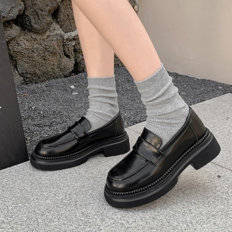 シューズ 靴 革靴 厚底 ローファー レディース 通勤シューズ ラウンドトゥ 痛くない 歩きやすい 履きやすい 柔らかい シンプル カジュアル 大人 おしゃれ 大人っぽい とろみ感 無地 春 秋 冬