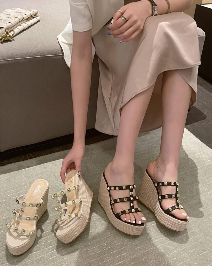 10cm 夏 新着 厚底 スロープヒール リベット ハイヒール オープントゥ 2024