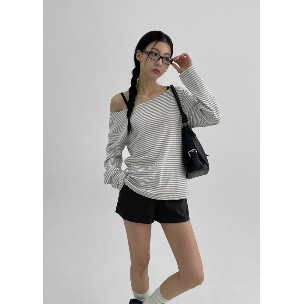 ブラックアップ【春新品】アルテアストライプルーズフィットオフショルダー長袖Tシャツ