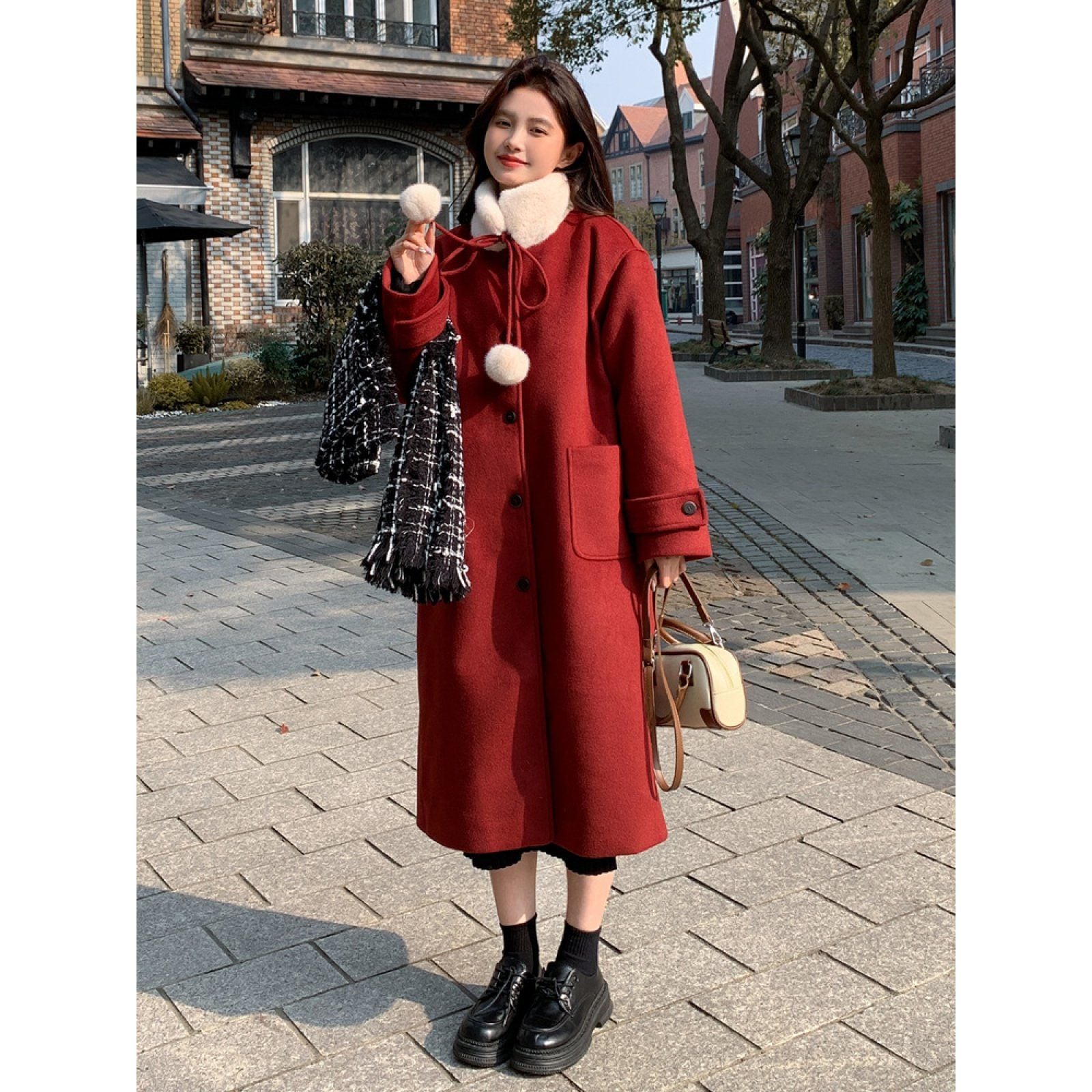 クリスマス新年の赤い毛はコートの女性2025冬の新型韓国系高級感気質の中で長いラシャのコートです