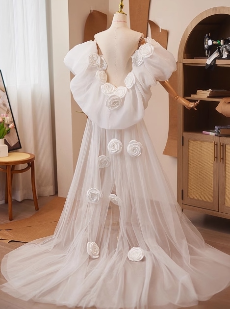 ウエディングドレス オフホワイト 取り外しオフショルダー ソフトチュール 華やかなトレーン