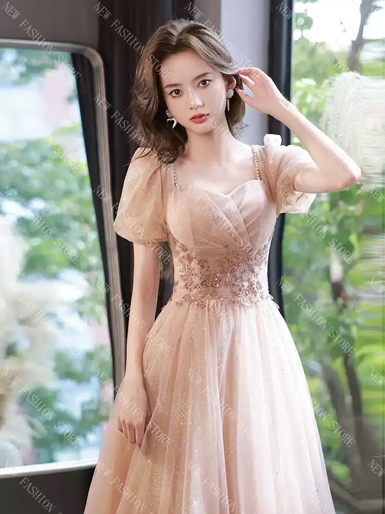 フランスのイブニングドレスの女性-11