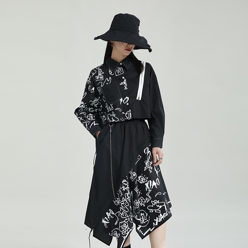 【J.Fashion】 柄ブラウス 落書 長袖 不規則シャツ ロンT 全短後長 「スカートは店で購入可能」 レディースブラウス レディースシャツ メガ割
