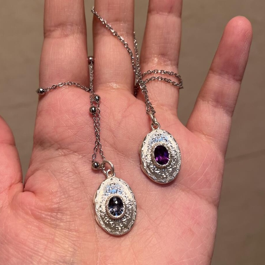 S925スターリングシルバーヴィンテージフォトボックスペンダントネックレスオーバルゴールド彫刻とダイヤモンドニッチな高級ウエスタンレトロ鎖骨チェーン