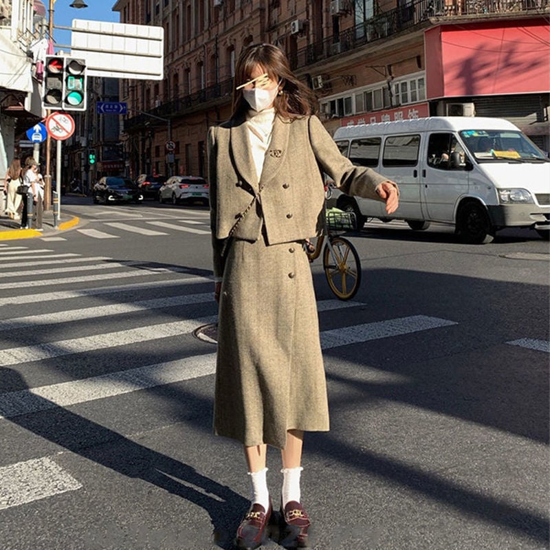 韓国ファッション 2024新作 運動セット涼しく楽ちんセットセットアップ レディース 秋冬スウェット上下セット版スーツハイウエスト開脚半身スカートヘリンボーンウールラシャショートジャケットセット福