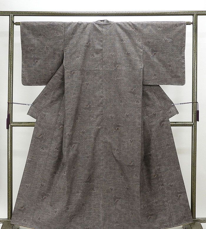 紬 未着用超美品 正絹 蝶々草葉模様 身丈160.5cm 裄丈62.5cm 紬 未使用 新古品 着物