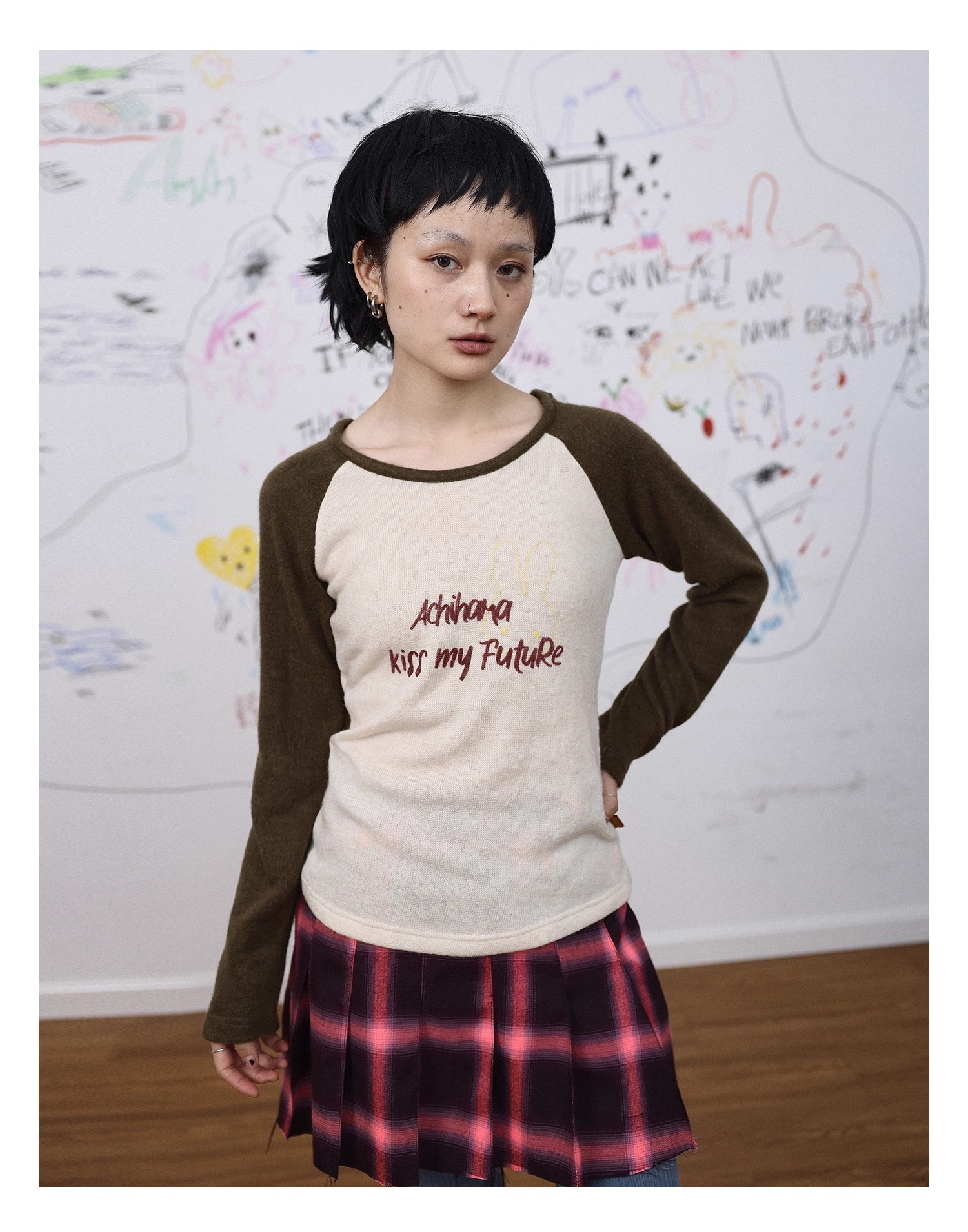 トップ レディース ラグラン スリーブ ステッチ ボトリング シャツ ニット セーター 冬 カラー コントラスト フード付き プリント 長袖 Tシャツ 個性的 トップス Tシャツ 袖あり 長袖