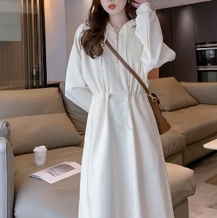 ワンピース カットソー ロング丈 ドロップショルダー フード付き 長袖 Vネック ハーフジップ 美ライン ニュアンス ドローコード ホワイト モノトーン リラックス かわいい 大人可愛い きれいめ