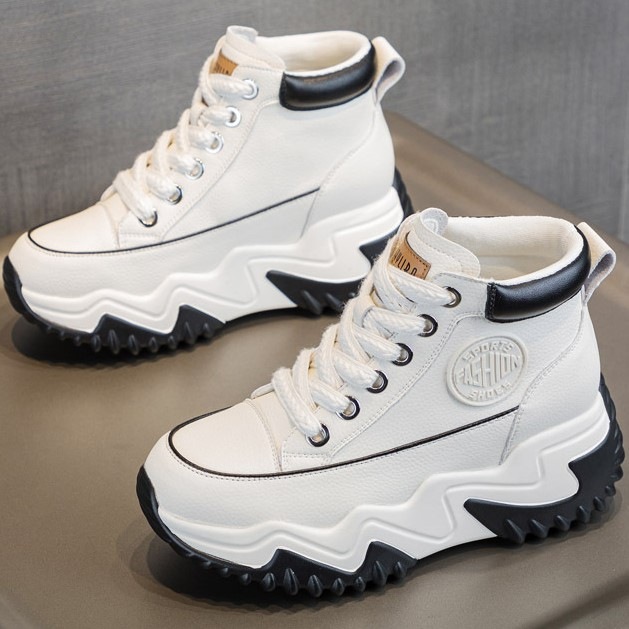 土爆モデル牛革保温厚底綿靴秋冬四季サンダル女性本革夏の新モデル通気透かし彫り高背化カジュアル白靴ブーム