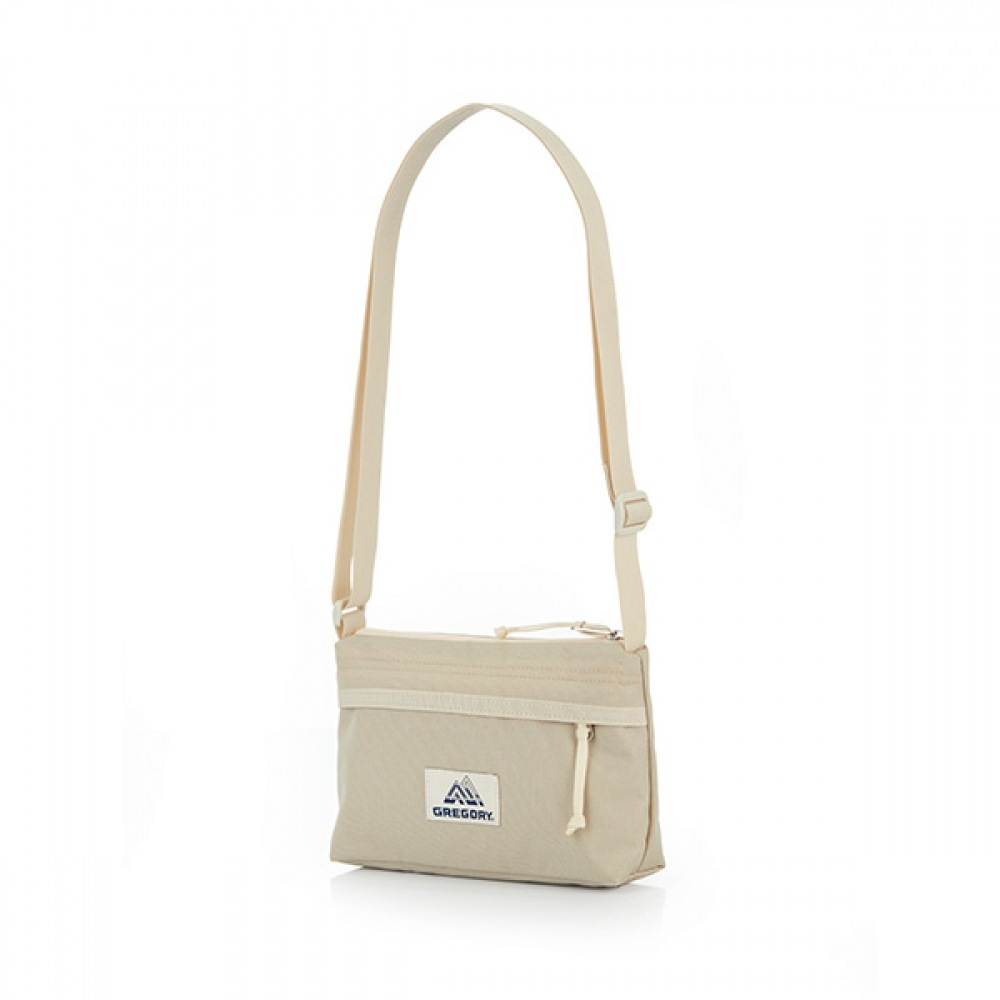 [Gregory] グレゴリーエンベロープショルダーバッグ-サンドベージュ 6,916円