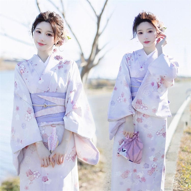 神明少女の紫色の和服日式改良版柔らかい風小清新で甘美な春の日の桜の写真撮影用の衣服