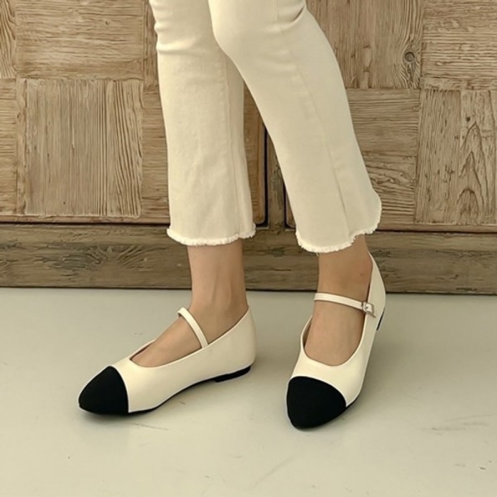 (Ninas Paris) ブラックトゥメリージェーンフラッツ 4,835円