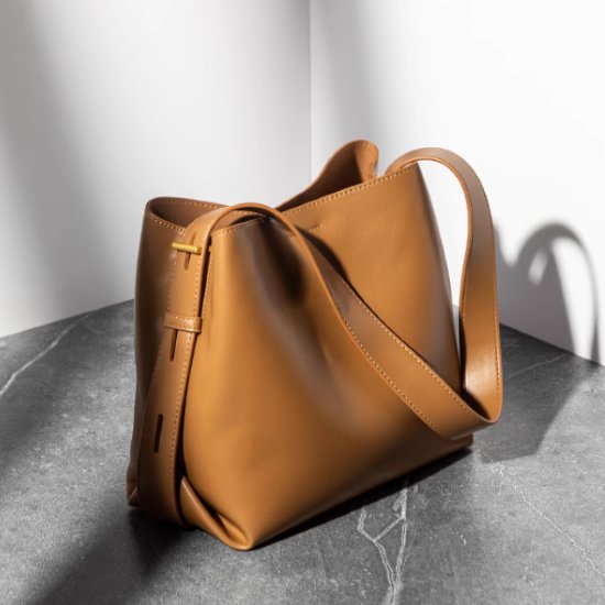 ショルダーバッグ レディース バッグ 鞄 かばん 肩掛けバッグ シンプル 無地 ワンショルダー レザーバッグ 牛革 カジュアル お出かけ おしゃれ オフィス OL 通勤通学 クロスボディバッグ 女性