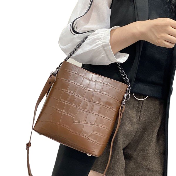 トートバッグ ショルダーバッグ レディース ハンドバッグ チェーン 斜め掛け 本革 2way 6,059円