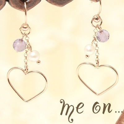 me on...耳もとでゆれるオープンハートの愛らしさ清楚な透明感のあるアメジストが美しい K10ピンクゴールド PG オープンハートモチーフアメジスト＆パールフックピアス お届けまで２