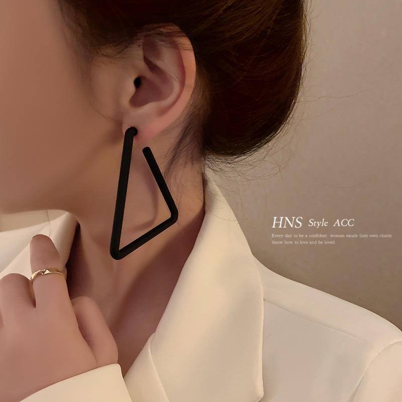 幾何学的な三角形のイヤリング女性の誇張された雰囲気のイヤリングファッションシンプルな気質のピアス 最大40%OFFクーポン 50%OFF