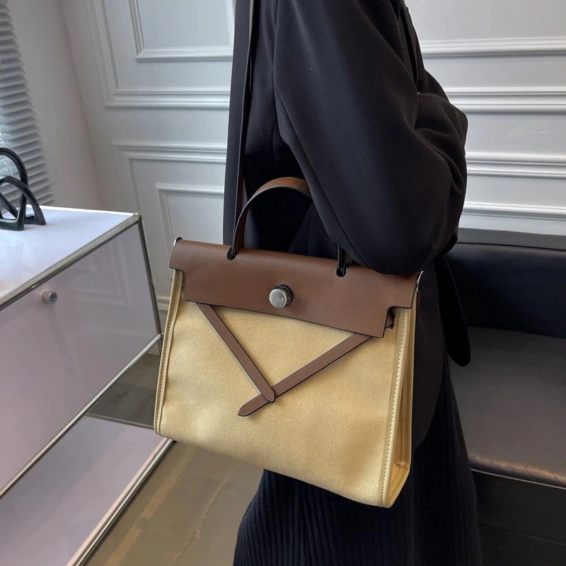 期間限定 キルティングバッグ 今すぐ欲しい！シンプル バックパック大容量ビジネスリュックシンプル授業通勤手提げブリーフケース百合ショルダーバッグ 4,865円