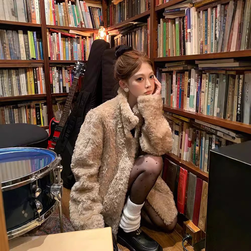 2024 新しい秋と冬の子羊の毛皮のコートの女性のミッドレングス豪華な若いスタイルの緩い毛皮のコート