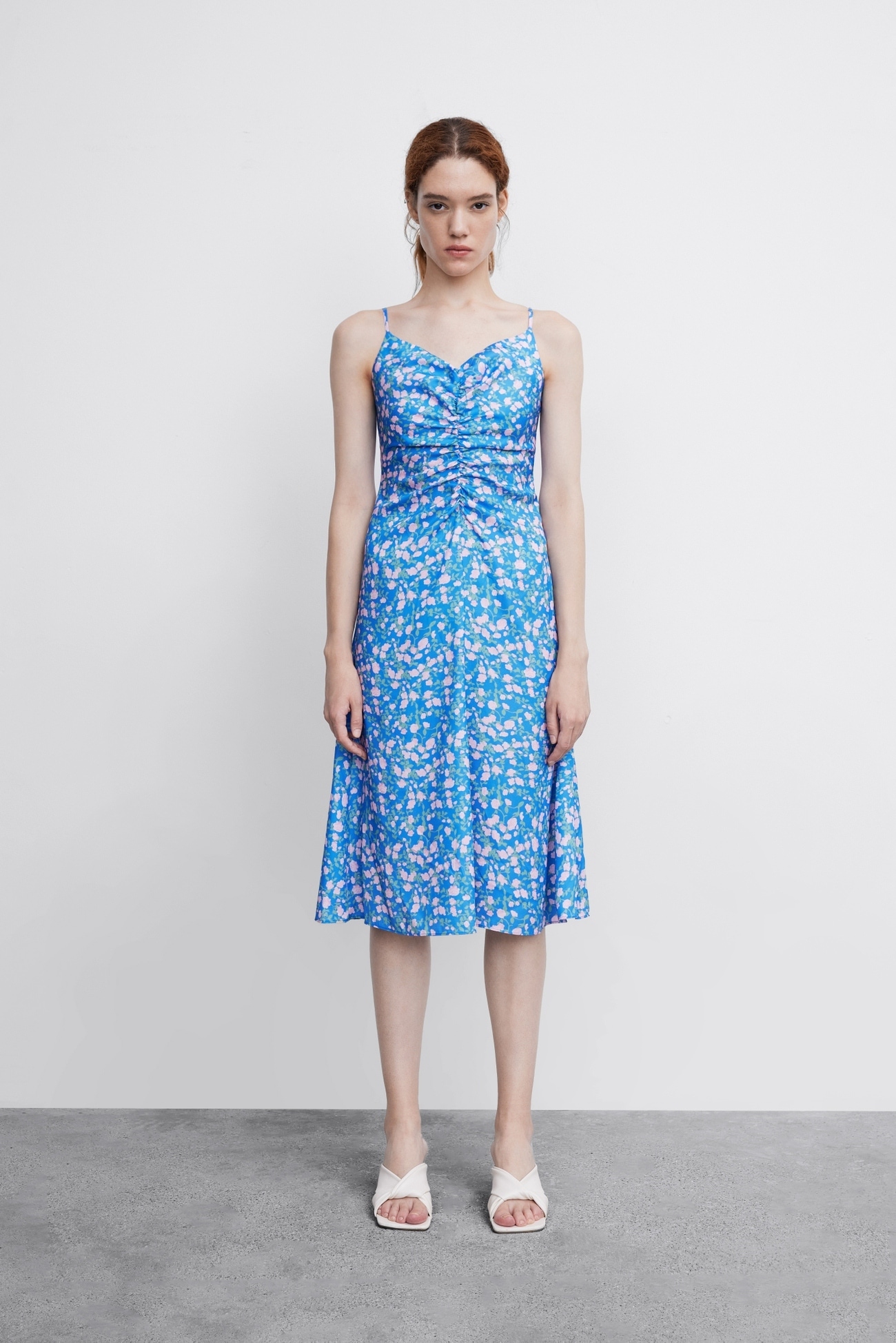 春 夏 秋 女性 ロマンチックなフルプリント 花柄 ピンチ プリーツ サスペンダー 鮮やか ドレス ワンピース ブルー XS S M L XL ワンピース 膝上 袖なし かわいい 大人可愛い きれいめ