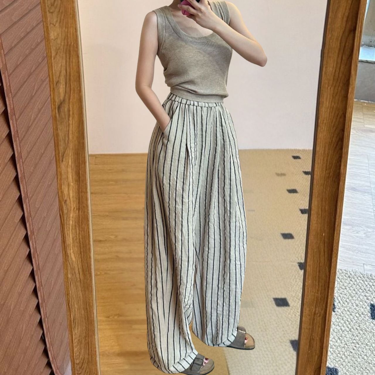 ストライプ柄パンツ ワイドレッグパンツ レディース パンツ ボトムス ワイド ドレープ 着痩せ効果 ハイウエスト ウエストゴム 伸縮性 シンプル カジュアル おしゃれ レトロ こなれ感 ラフ 抜け感