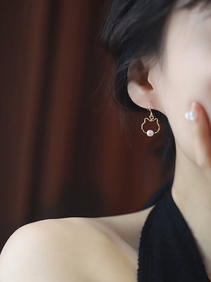 パール猫のイヤリング2023新しい韓国の気質イヤリングかわいいイヤーフック女性の光高級シニア感覚