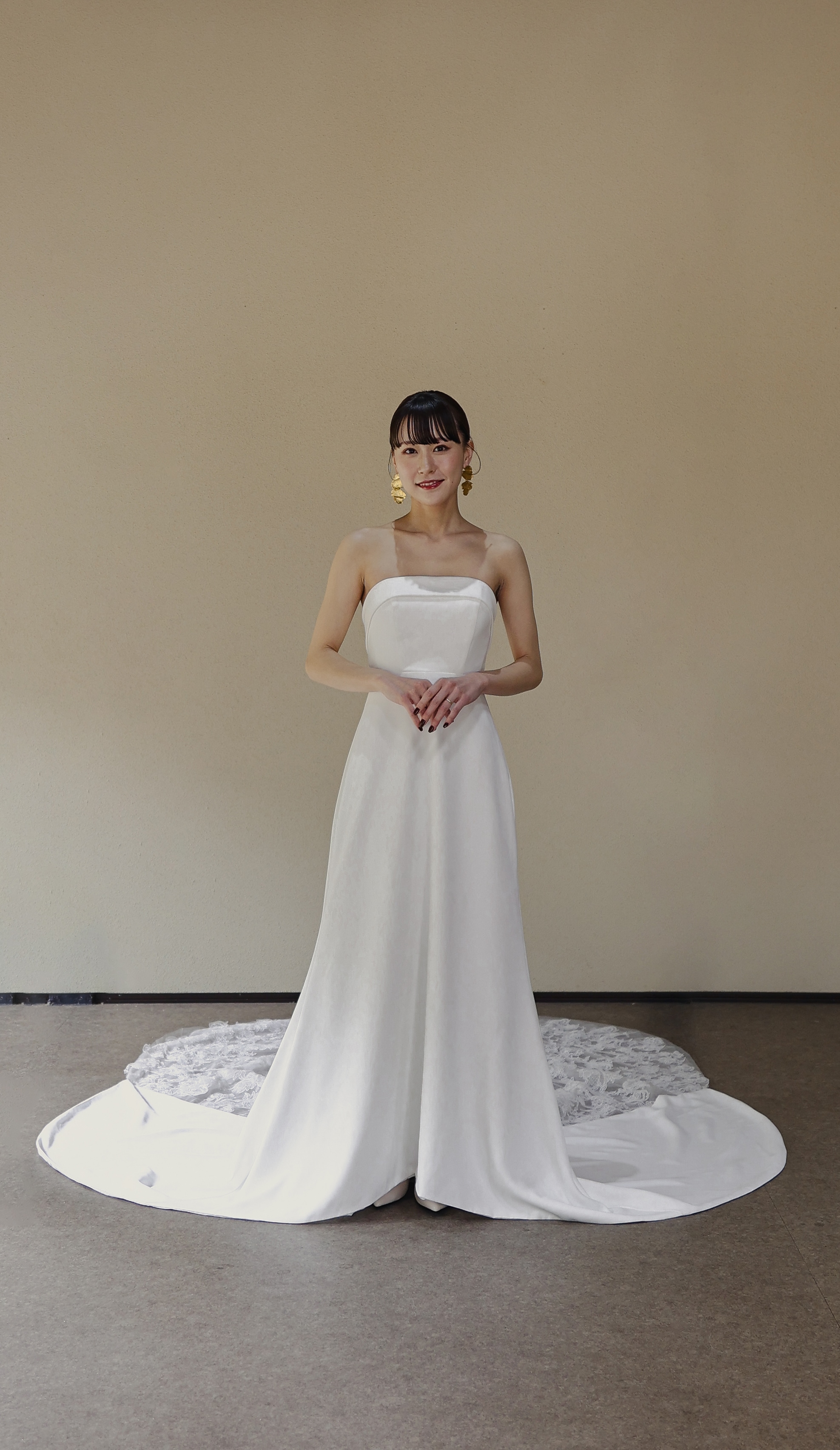 ウエディングドレス ホワイト ベアトップ ファスナー 繊細レース 華やかなトレーン 披露宴/結婚式