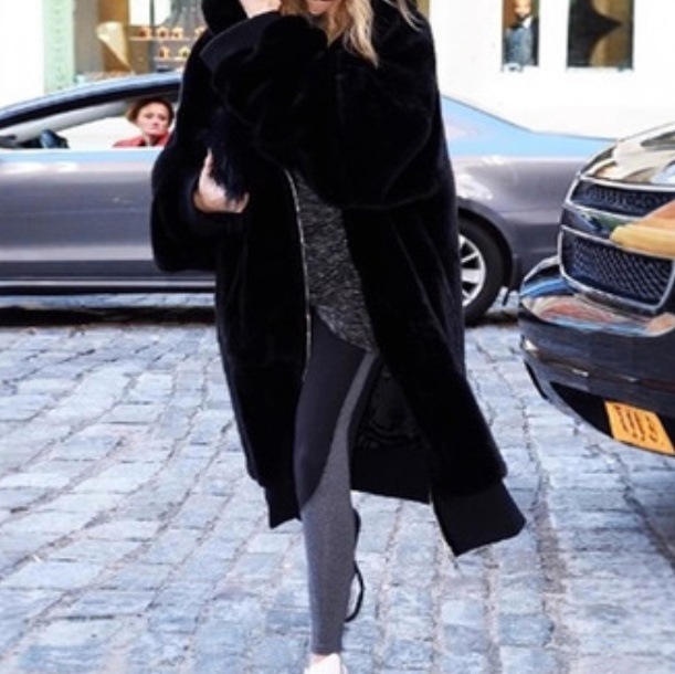 レディース コート アウター 上着 ボアコート フード ストレート Iライン オーバーサイズ ストリート もこもこ ふわふわ ふっくら ファスナー ポケット ハイウエスト ボア かわいい 大人可愛い