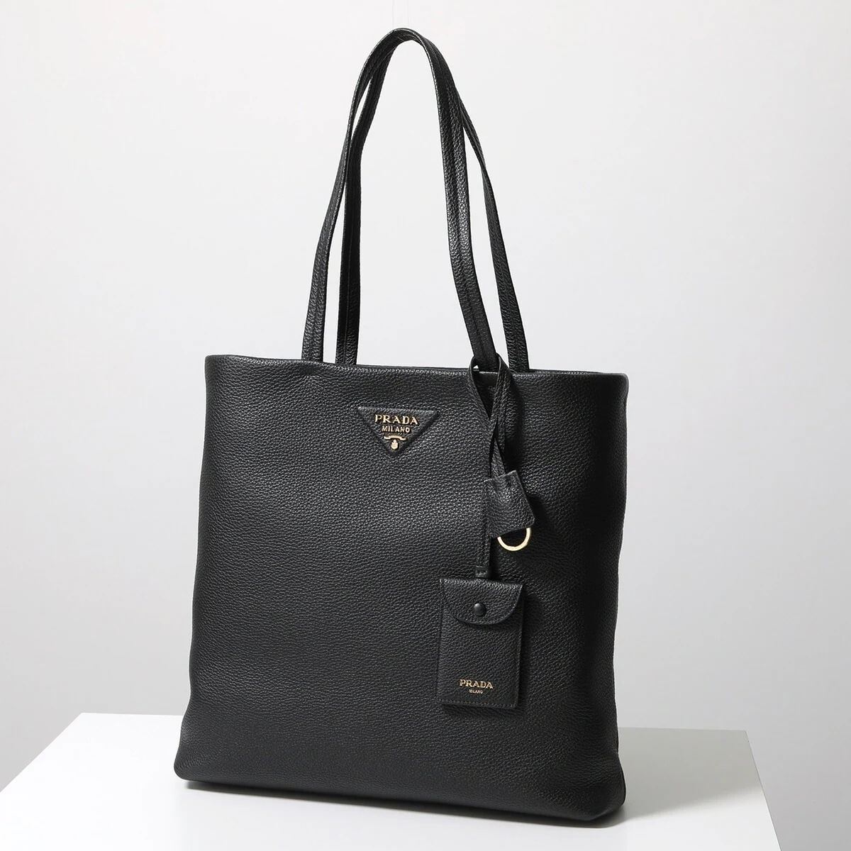 PRADA プラダ トートバッグ 1BG550 2DKV レディース メンズ ラージ メタルロゴ ショッピングバッグ レザー レザーチャーム キーリング付き 鞄 F0002/NERO