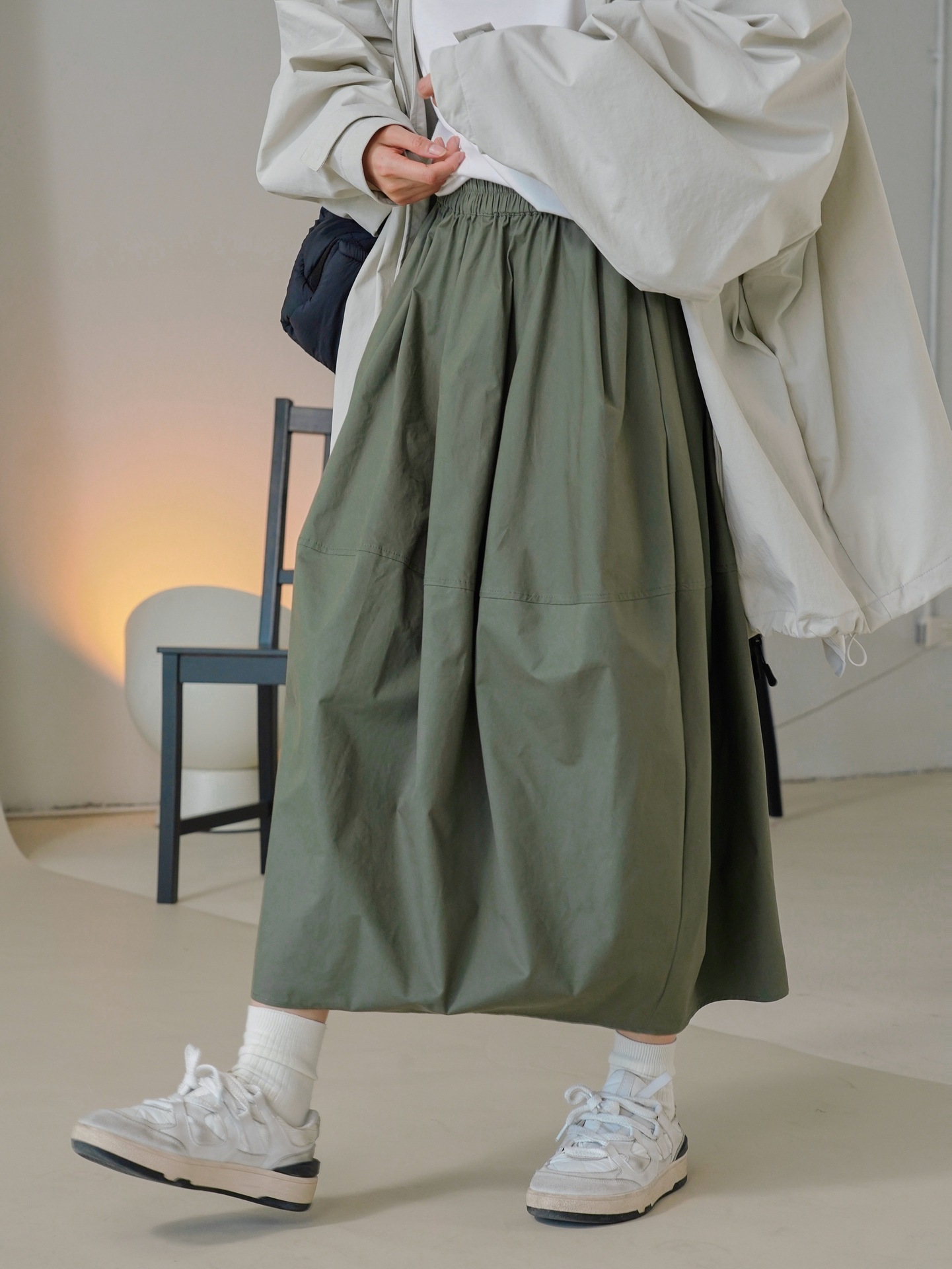 盧浮早春の新型日本式の屋外の怠惰な円弧は腰の半身のスカートを緩めてゆったりしています