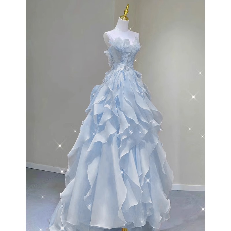 青いタキシードのスカートの新型の高級感は軽くて豪華です