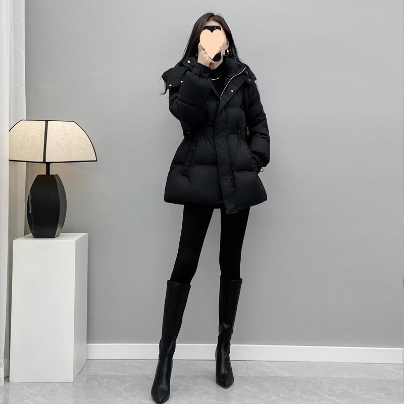 2025 冬の新黒フード付きウエストダウンジャケット女性韓国スタイルの小さなショートホワイトダックダウンジャケット